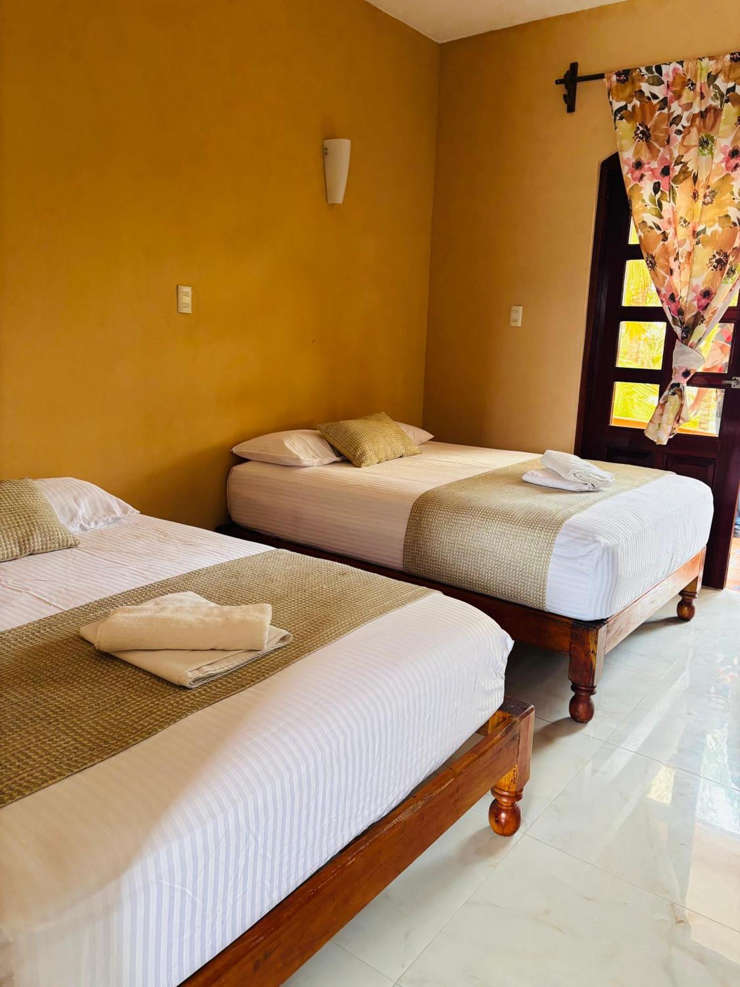 Hotel Rosa De Los Vientos 툭스판 외부 사진